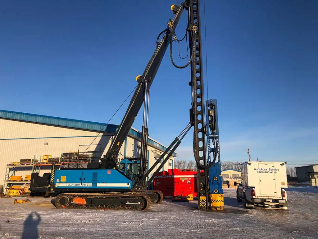 Junttan Oy piling rig